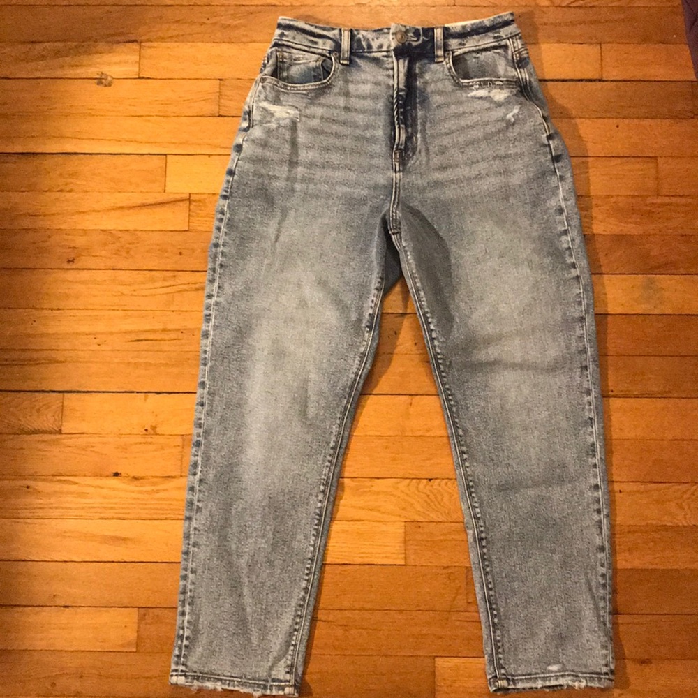 American Eagle Curvy Short Mom Jeans (NWT)